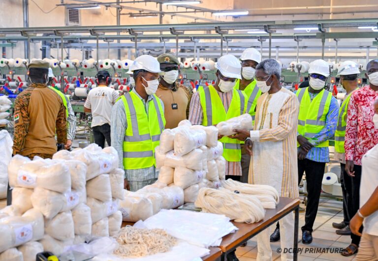 Promotion de l&rsquo;industrie burkinabè : le Premier ministre en immersion à la FILSAH